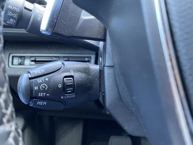 Peugeot 3008 1.2 PureTech Active Pack AUTOMAAT, 153Dkm, Clima, Navi, Digitale Cockpit, PDC & Cam, LM, nw. APK - Inruil Mogelijk -