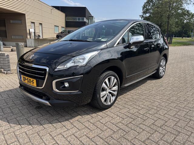 Peugeot 3008 1.2 PureTech Allure [ panodak,fm navi,camera,17``lmv,hud,pdc ]