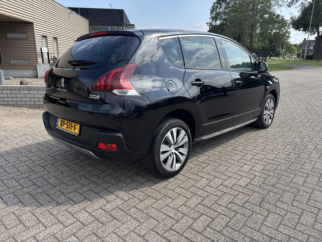 Peugeot 3008 1.2 PureTech Allure [ panodak,fm navi,camera,17``lmv,hud,pdc ]