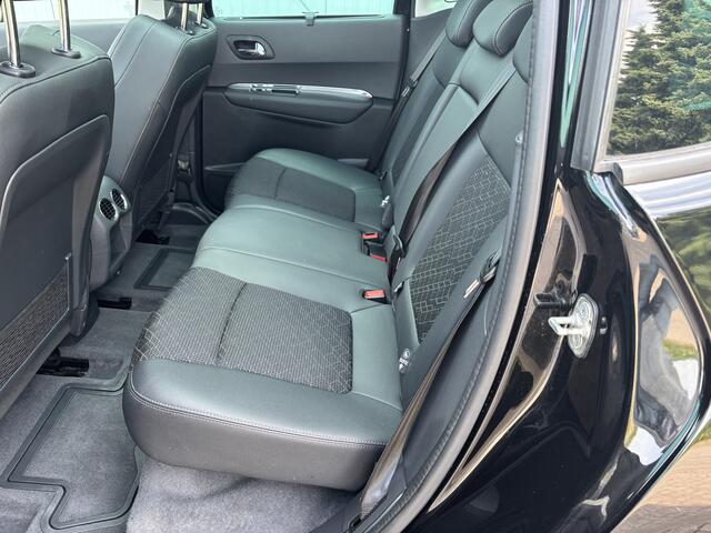 Peugeot 3008 1.2 PureTech Allure [ panodak,fm navi,camera,17``lmv,hud,pdc ]