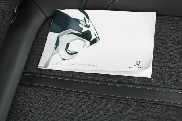 Peugeot 3008 1.6 HYbrid 225 GT Navigatie / Camera