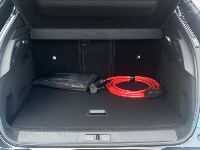 Peugeot 3008 e-3008 GT Avantage 210 73 kWh | 360° Parkeercamera | Navigatie | Stoelverwarming/-Stuurverwarming | Climate Control | Adaptive Cruise Control | Elektrische kofferbak | Apple Carplay/Android Auto | Full LED |