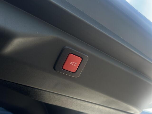 Peugeot 3008 e-3008 GT Avantage 210 73 kWh | 360° Parkeercamera | Navigatie | Stoelverwarming/-Stuurverwarming | Climate Control | Adaptive Cruise Control | Elektrische kofferbak | Apple Carplay/Android Auto | Full LED |