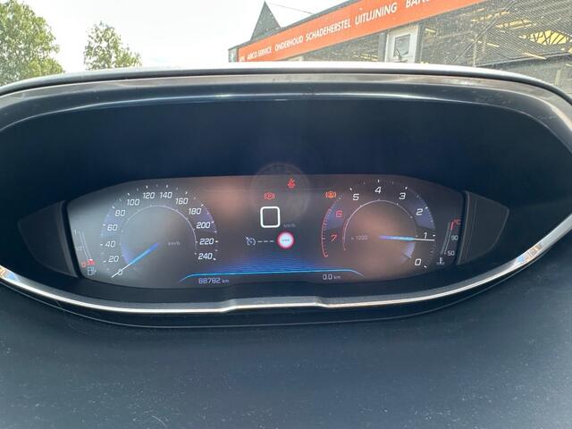 Peugeot 3008 1.2 PURET AGC ALLURE