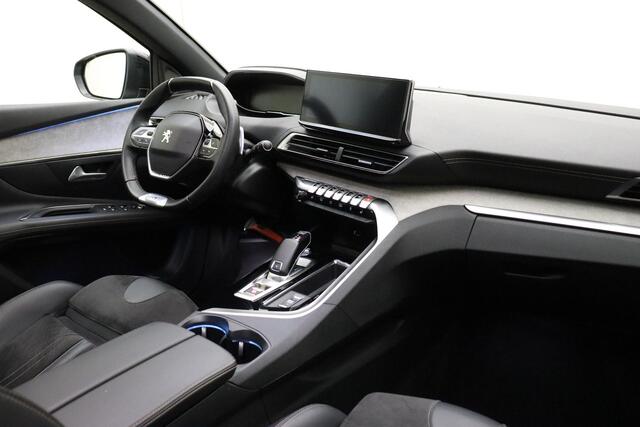 Peugeot 3008 1.2 PureTech Blue Lease GT | Panoramadak | Stoelmassage/-verwarming | Alcantara bekleding | Parkeercamera/-sensoren (voor/achter) | Elektrische kofferdeksel | Keyless Entry/Start | Apple Carplay/Android Auto | Draadloze telefoonlader |