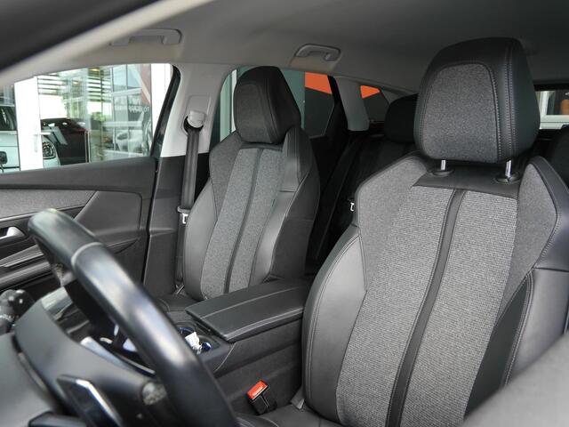 Peugeot 3008 1.2 PureTech Blue Lease Premium | Automaat | Trekhaak | 19 inch lichtmetalen velgen | Elektrisch bedienbare kofferbakklep | Navigatie | Achteruitrijcamera | Draadloze telefoonlader | Keyless entry en start