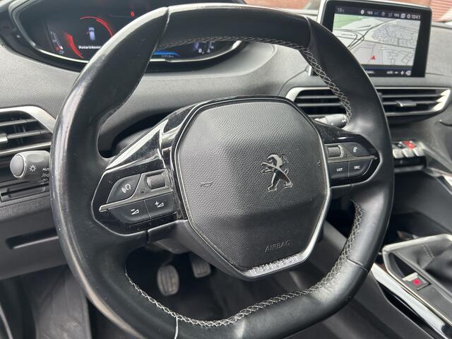 Peugeot 3008 1.2 PureTech Allure // LED // NAVI + CARPLAY // PANO/SCHUIFKANTELDAK // CAMERA // PDC V+A