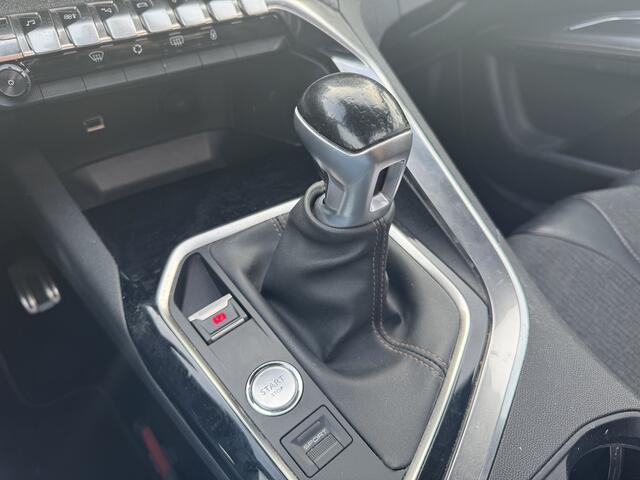 Peugeot 3008 1.2 PureTech GT Line / Panoramadak / Camera / Half leder / 19'' / Navigatie / Elektr. achterklep / Getint glas / Cruise Control