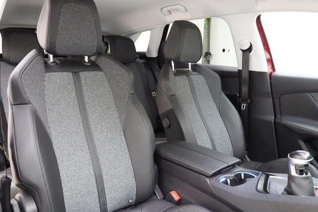 Peugeot 3008 1.2 PureTech Première | Apple Carplay/Android Auto | Navigatie | Trekhaak | Elektrische Achterklep | Achteruitrijcamera |