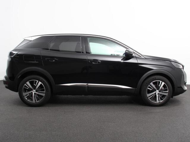 Peugeot 3008 1.2 PureTech Allure Climate control Adaptive cruise control Achteruitrijd camera Parkeersensoren Verwarmde voorstoelen LED Navigatie Apple Carplay/ Android Auto