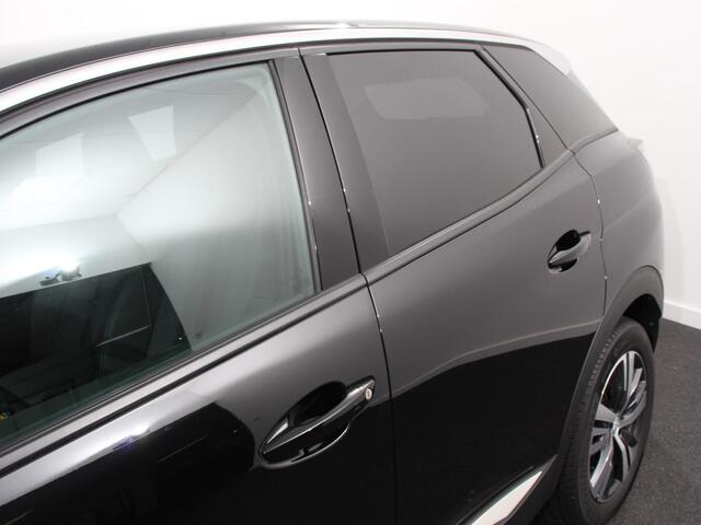 Peugeot 3008 1.2 PureTech Allure Climate control Adaptive cruise control Achteruitrijd camera Parkeersensoren Verwarmde voorstoelen LED Navigatie Apple Carplay/ Android Auto
