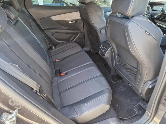 Peugeot 3008 1.2 PureTech GT | Achteruitrijcamera | Parkeersensoren V+A | Cruise & Climate control | Navi | Apple Carplay / Android Auto