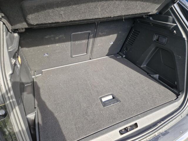 Peugeot 3008 1.2 PureTech GT | Achteruitrijcamera | Parkeersensoren V+A | Cruise & Climate control | Navi | Apple Carplay / Android Auto