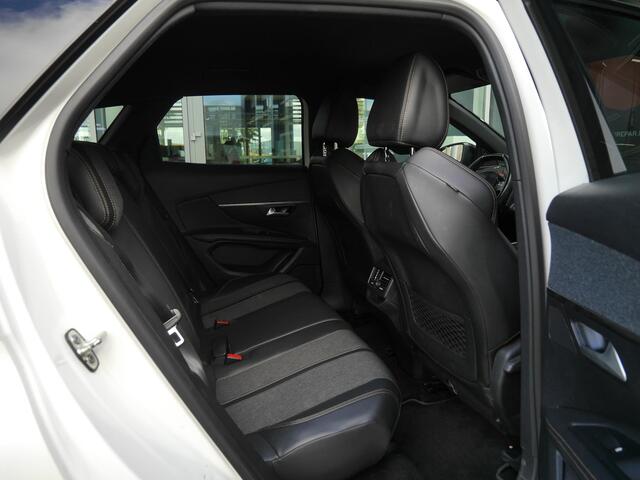 Peugeot 3008 1.2 PureTech GT Line | Achteruitrijcamera | Navigatie | Full led | 19 inch lichtmetalen velgen | Elektrisch te openen kofferbak | Cruise control | Climate control