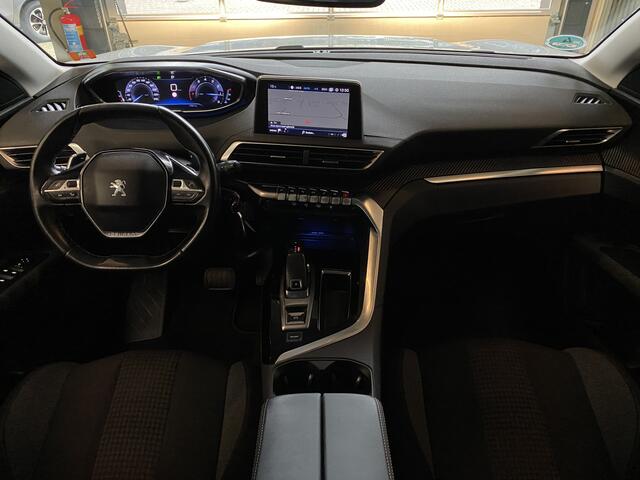 Peugeot 3008 1.2 PureTech Blue Lease Executive Automaat, Navigatie, PDC