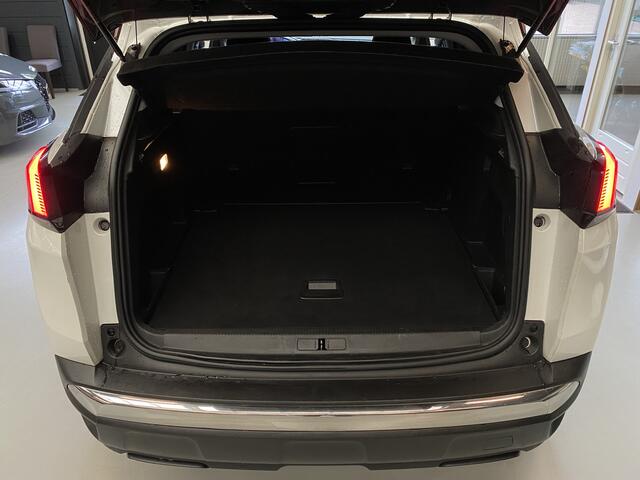 Peugeot 3008 1.2 PureTech Blue Lease Executive Automaat, Navigatie, PDC