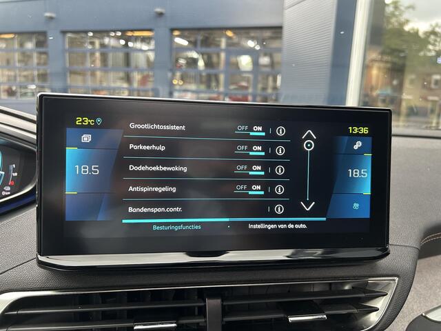 Peugeot 3008 1.6 HYbrid 225 GT | Slechts 15827 KM Gereden | Automaat | Panorama Schuif-/Kanteldak | Navigatie | Camera | Adaptieve Cruise Control | Hoge Zitpositie | Climate Control | LED Verlichting | Keyless Entry | Dode Hoek Detectie |