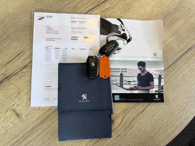 Peugeot 3008 1.2 PureTech Blue Lease Allure GRATIS Afleverpakket! | Afneembare Trekhaak | Voorstoelen Verwarmd | Dodehoek Assistentie |