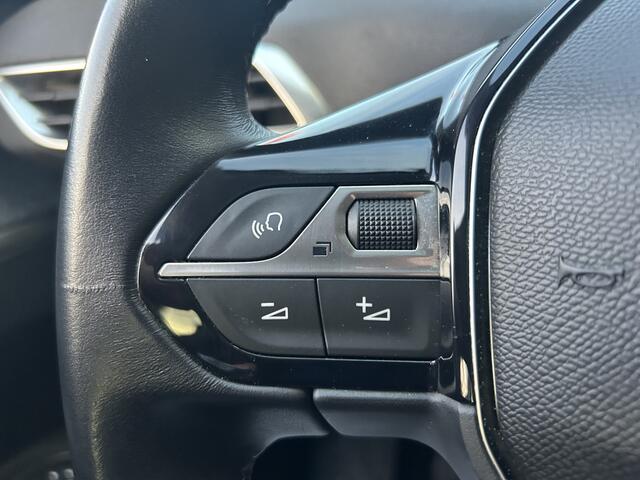 Peugeot 3008 1.2 PureTech Allure // LED // NAVI + CARPLAY // PDC V+A // CAMERA V+A // PANO/SCHUIFKANTELDAK