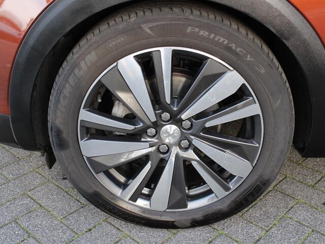 Peugeot 3008 Première 1.2 PureTech 130PK Navigatie, Achteruitrijcamera, Keyless, Panoramadak, Elektrische kofferklep, Parkeersensoren, Trekhaak