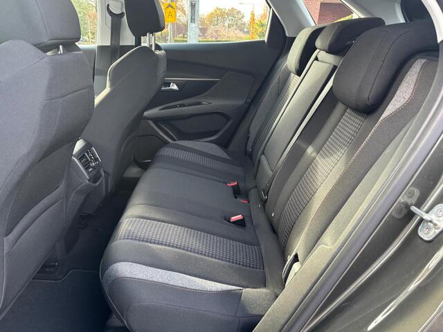 Peugeot 3008 1.2 PureTech Active / Navi / CarPlay / Trekhaak / Allseason