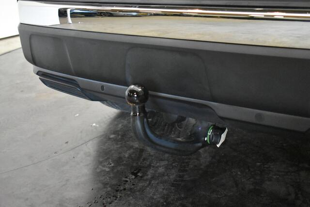 Peugeot 3008 1.2 PureTech Blue Lease Executive Trekhaak Navi Parkeersensoren