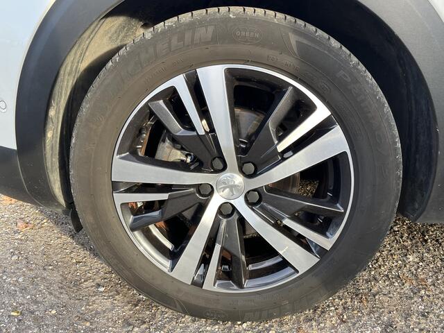 Peugeot 3008 1.2 PureTech Allure // DIGI COCKPIT! // NAVI // CAMERA // CLIMA // CRUISE // TREKHAAK // APPLE CARPLAY - ANDROID AUTO // ELEK. ACHTERKLEP //