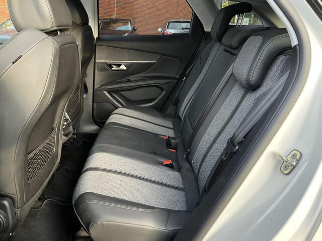 Peugeot 3008 1.2 PureTech Allure // DIGI COCKPIT! // NAVI // CAMERA // CLIMA // CRUISE // TREKHAAK // APPLE CARPLAY - ANDROID AUTO // ELEK. ACHTERKLEP //