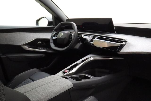 Peugeot 3008 1.6 plug-in Hybrid Allure 195 PK | 8-Traps Automaat | 360 vision & Drive Assist Pack (Allure)| Panoramic Navigation Pack | On board charger 7,4 kW | Trekhaak | Nieuw uit voorraad
