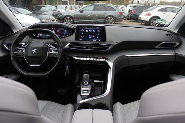 Peugeot 3008 1.2 PureTech Allure / Trekhaak / Panoramadak / Camera / Navigatie / 18'' / Half leder / CarPlay / Stoelverwarmign / Cruise Control