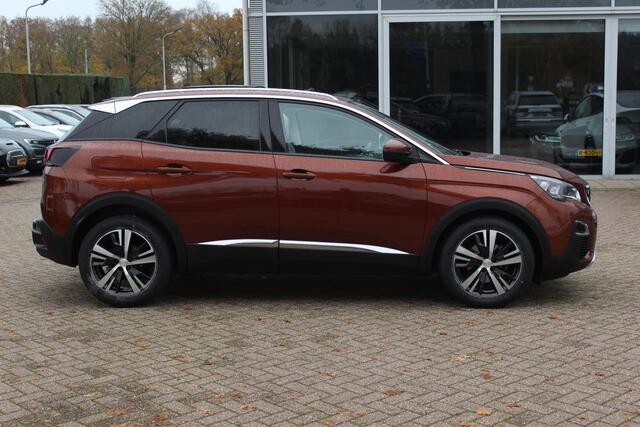 Peugeot 3008 1.2 PureTech Allure / Trekhaak / Panoramadak / Camera / Navigatie / 18'' / Half leder / CarPlay / Stoelverwarmign / Cruise Control