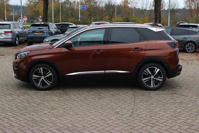 Peugeot 3008 1.2 PureTech Allure / Trekhaak / Panoramadak / Camera / Navigatie / 18'' / Half leder / CarPlay / Stoelverwarmign / Cruise Control