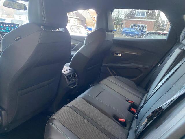 Peugeot 3008 1.6 HYbrid 180 Allure Pack Business | 19 inch | Automaat | Navigatie | Camera | Climate control | Parkeersensoren