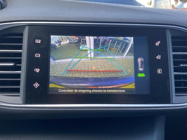 Peugeot 308 SW 1.2 PureTech Blue Lease Premium NL-auto met o.a. pano, navi, LED, camera, etc.