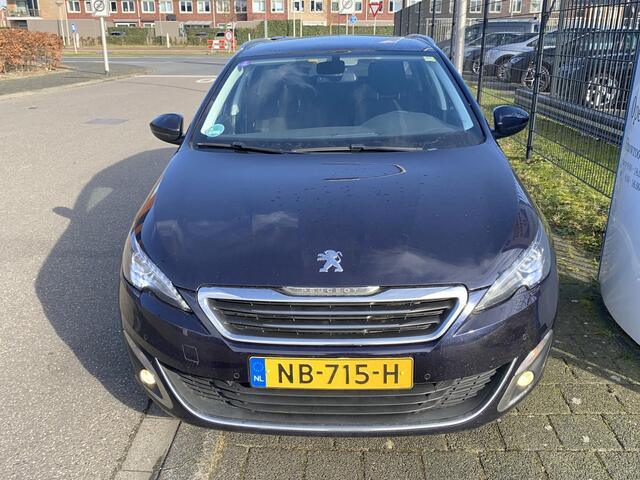Peugeot 308 SW 1.2 PureTech Blue Lease Premium NL-auto met o.a. pano, navi, LED, camera, etc.