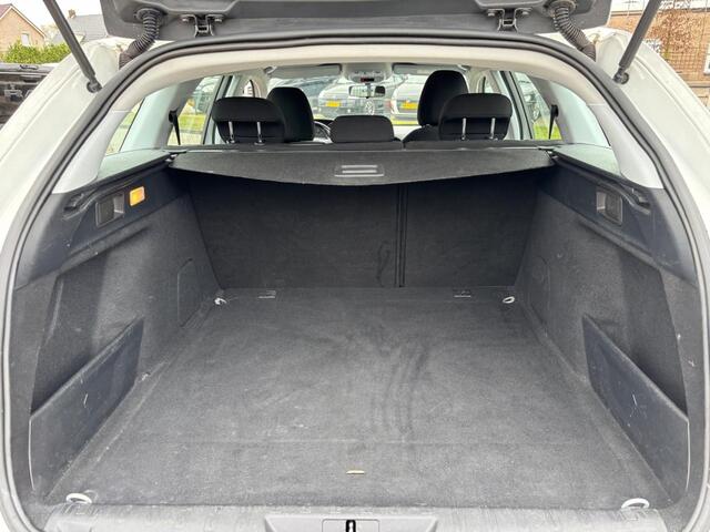 Peugeot 308 1.6 HDI 2018 Wit Trekhaak Facelift