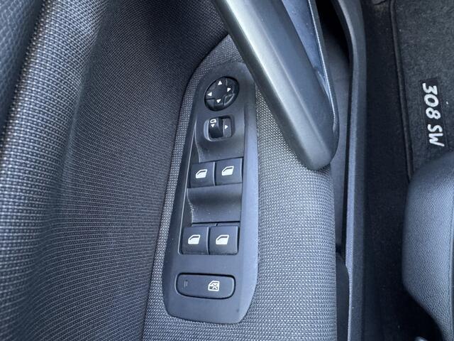 Peugeot 308 SW 1.2 PureTech Blue Lease Allure Staat in Hardenberg