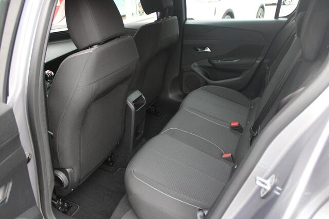 Peugeot 308 1.2 110PK ACTIVE PACK BUSINESS | NAVIGATIE | PARKEERSENSOREN ACHTER | DRAADLOZE APPLE CARPLAY/ANDROID AUTO | CRUISE CONTROL | LED KOPLAMPEN | CLIMATE CONTROL | KEYLESS START |