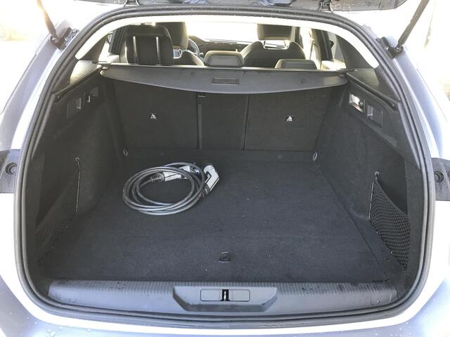 Peugeot 308 SW 1.6 HYbrid 180 Allure Pack Business