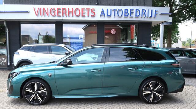 Peugeot 308 SW 1.6 Plug-in Hybrid 180 *** GT *** Open Schuifdak * Navigatie * Stoel- en Stuurverwarmiing * Massage AGR Stoelen * Trekhaak * Vingerhoets; Vierde Generatie Eersteklas Service. Al meer dan 100 jaar........