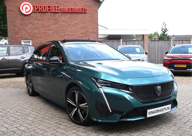 Peugeot 308 SW 1.6 Plug-in Hybrid 180 *** GT *** Open Schuifdak * Navigatie * Stoel- en Stuurverwarmiing * Massage AGR Stoelen * Trekhaak * Vingerhoets; Vierde Generatie Eersteklas Service. Al meer dan 100 jaar........