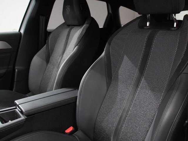 Peugeot 308 1.2 PureTech GT Climate control Adaptive cruise control Parkeersensoren Achteruitrijcamera Navigatie Voorstoelen verwarmd LED Apple Carplay/ Android Auto