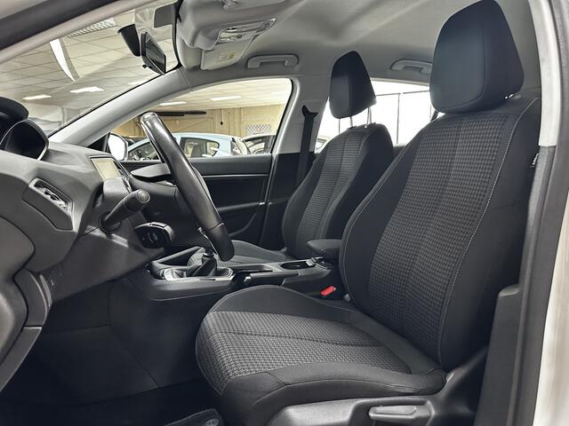 Peugeot 308 1.5 BlueHDi/ Facelift!/ 131pk!/ Apple + Android/ Navi/ Airco/ Cruise/ Elek. pakket/ Isofix/ Bluetooth/ Armsteun/ Multi. LEDER. Stuur/ Getint glas/ LED Dagrijverl.