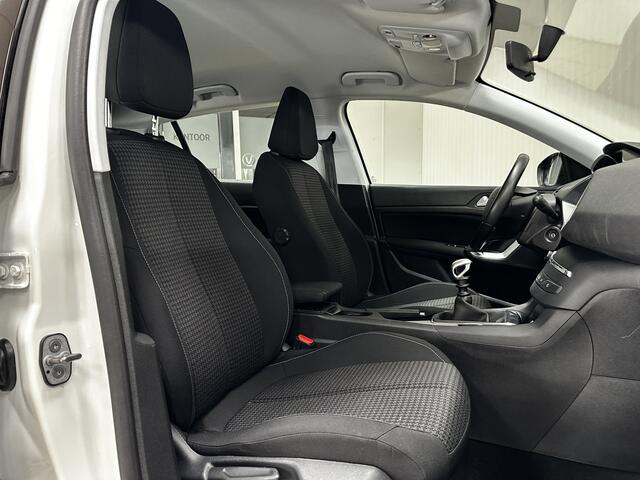 Peugeot 308 1.5 BlueHDi/ Facelift!/ 131pk!/ Apple + Android/ Navi/ Airco/ Cruise/ Elek. pakket/ Isofix/ Bluetooth/ Armsteun/ Multi. LEDER. Stuur/ Getint glas/ LED Dagrijverl.