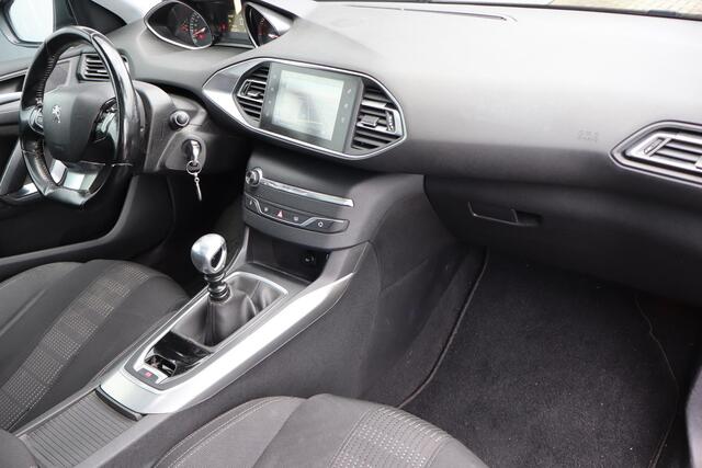 Peugeot 308 SW 1.2 PureTech Blue Lease GT-line Navigatie, Climate control, Cruise control, Panoramadak