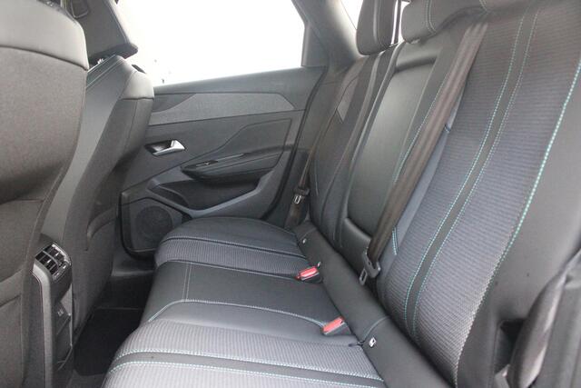 Peugeot 308 SW 1.2 Hybrid 145PK e-DCS6 ALLURE | KEYLESS ENTRY/START | DRAADLOZE APPLE CARPLAY/ANDROID AUTO | NAVIGATIE | CLIMATE CONTROL | LICHTMETALEN VELGEN 17" | LED KOPLAMPEN | 360° CAMERA | ADAPTIVE CRUISE CONTROL | DODEHOEK DETCTIE | DRAADLOZE TELEFOONLADER |