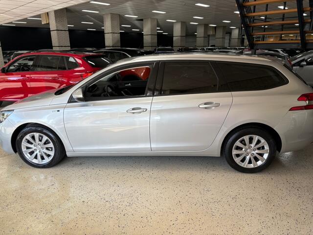 Peugeot 308 1.2 PURETECH STYLE / TREKHAAK / ECC / NAVI / CRUISE / DAB RADIO