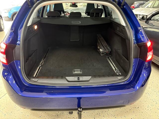 Peugeot 308 1.2 110 PK / Panodak / Trekhaak / Navi / Climat / Dab / Cruise