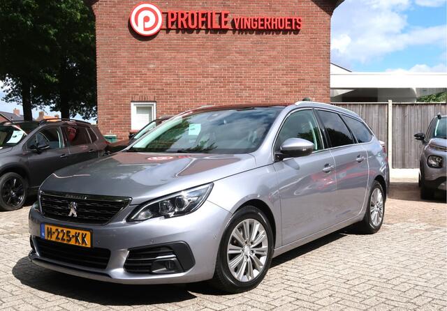 Peugeot 308 SW 130 Pk Premium Allure SW Benzine Zwart Lederen Bekleding * Elektrisch en Verwarmde Stoelen met Massage * Panoramadak * Achteruitrij Camera * Dodehoekdetectoren * L.M. Velgen * Navigatie * Climate & Cruise Control * Vingerhoets; Vierde Generatie Eerstek