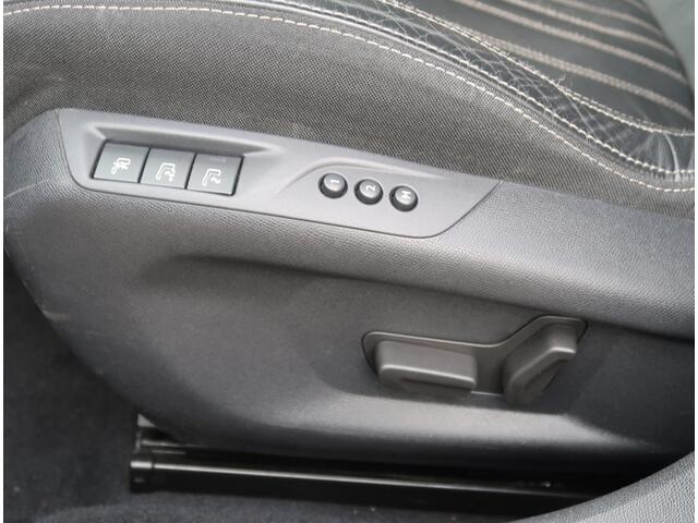 Peugeot 308 SW 130 Pk Premium Allure SW Benzine Zwart Lederen Bekleding * Elektrisch en Verwarmde Stoelen met Massage * Panoramadak * Achteruitrij Camera * Dodehoekdetectoren * L.M. Velgen * Navigatie * Climate & Cruise Control * Vingerhoets; Vierde Generatie Eerstek